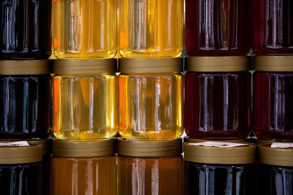 تولید عسل چهل گیاه در رنگ های متنوع
